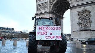 Fransız çiftçiler Paris'te traktörlerle AB-Mercosur anlaşmasını protesto etti
