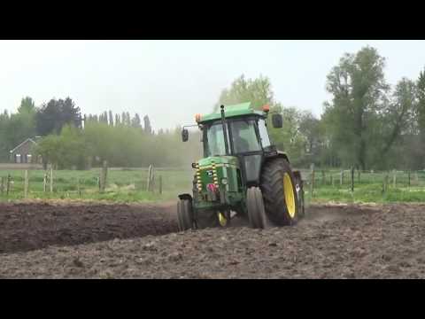 Landb. Van Holle - Assenede ploegen met John Deere 3040 en Aerts ploeg