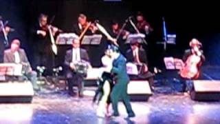 Orquesta Típica del maestro Leopoldo Federico bailan Miguel Angel Zotto y Daiana Guspero