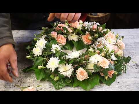 Blumenkranz selbst gestalten, Blumengesteck einfach selbst machen, Blumendekoration aus Kiel