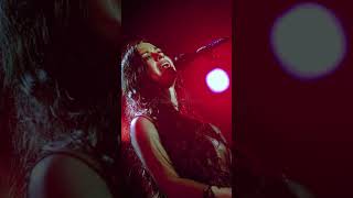 The Story Behind Alanis Morissette’s “No Pressure Over Cappuccino”