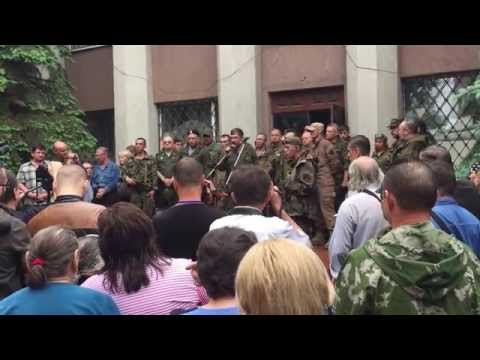 Rebel leader Pavel Dryomov at Mozgovoi funeral