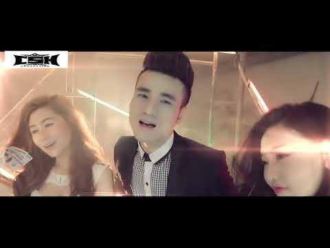Thể hiện bởi Cao Sỹ Hùng