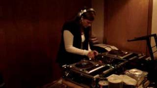 DJ LORI MIXING LIVE ON THE REWIND 4-14-09