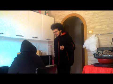 Mio Fratello Mi Scopre A Fumare L' Erba