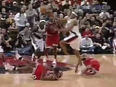 Rasheed Wallace Dunk vs Bulls 2003-2004