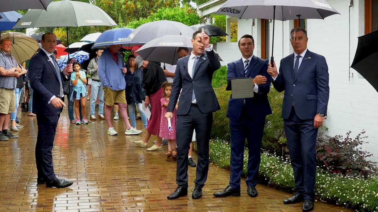 Auction - 10 Seaview Crescent, Black Rock