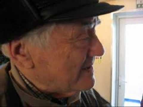 Arkady Gendler sings Mayn Petrograd