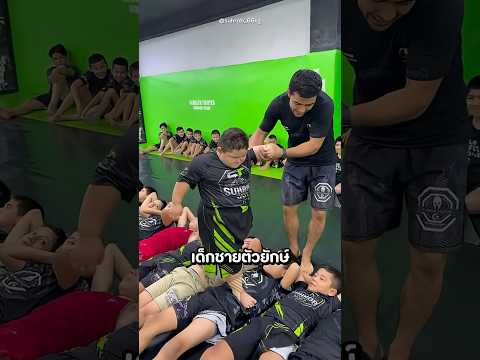 ใครทนน้ำหนักเจ้าหนูตัวยักษ์ได้ โค้ชให้หยุดซ้อมหนึ่งวันเต็ม!