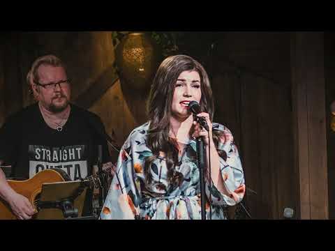 Suvi Teräsniska  - Jättiläinen (Vain elämää kausi 12) (Audiovideo)