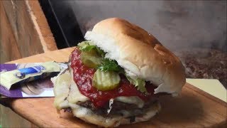 preview picture of video 'London Street Food. Farm Hamburger and Sausages Tasted in Covent Garden'