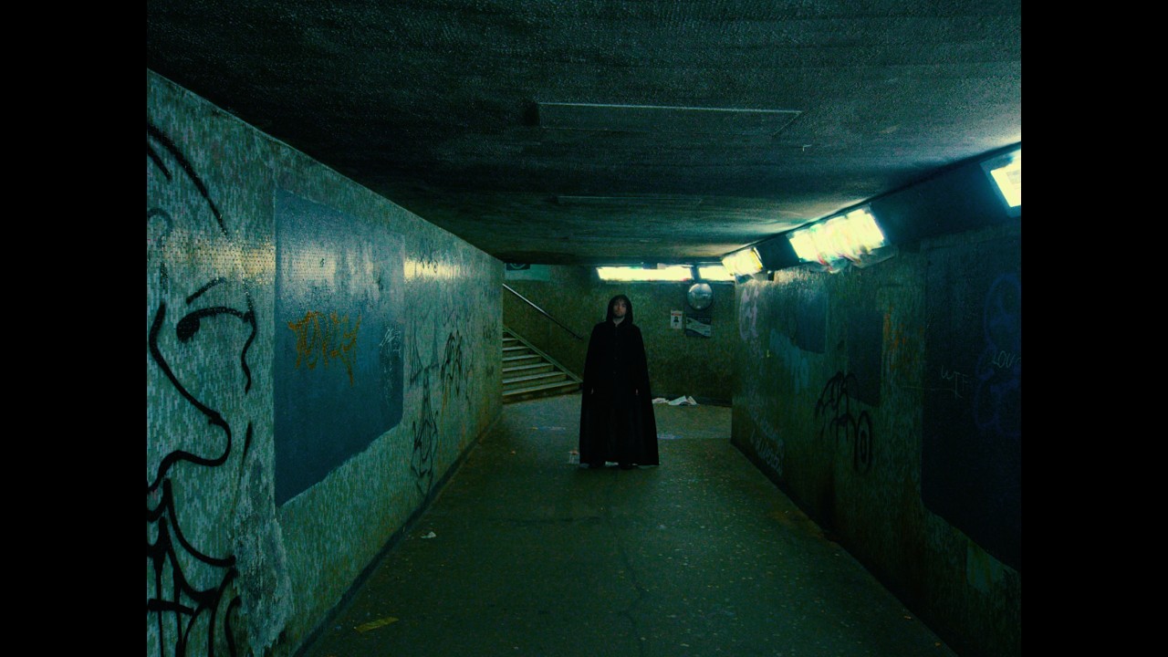 Miniature de la vidéo Observations from the Underpass du film A Journalist's Formal Investigation of Slough