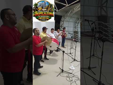 tocando el contrabandistas con la banda papayera la tropicalísima de Natagaima Tolima