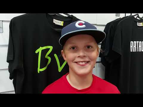 Kiekko-Laser -10 Eeli Heikkinen haastattelu Lari Joutsenlahden luisteluleirillä 23.7.2022