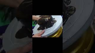 Download lagu Icing using edible glitters #Shorts #SabeehasKitchen mp3 Download lagu Icing using edible glitters #Shorts #SabeehasKitchen mp3