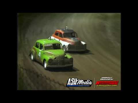 Nostalgia Sedans:  A-Main - Maryborough Speedway - 24.02.2007