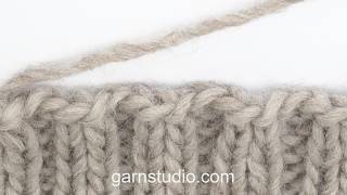 Video thumbnail for Hvordan felle av med rett over rett og vrang over vrang (2 rett og 2 vrang) – UK / US metode