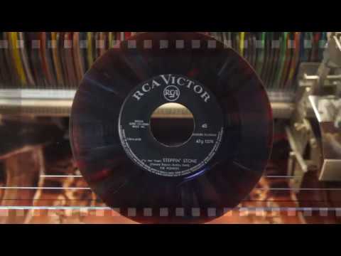 Jonnie's Jukebox Plays: I'm Not Your Steppin' Stone - The Monkees 1966 Multicolour 45rpm Record