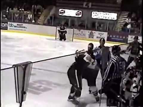 Hockeyfighters.cz  Justin Leinhos vs Curtis Tidball.wmv