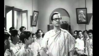 Is Desh Ko Rakhna Mere Bacho Sambhal Ke - YouTube