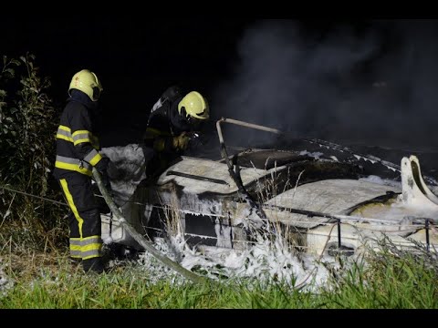 Zeiljachtje verwoest door brand