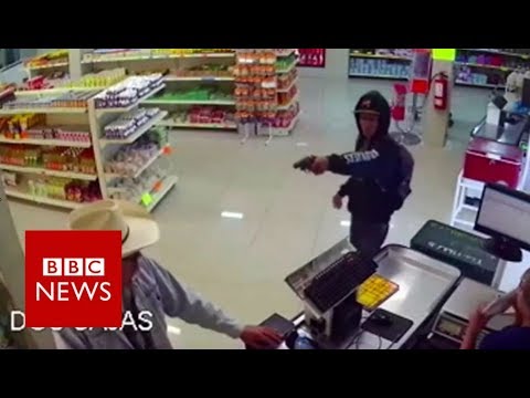 Moment mexican 'cowboy' stopped armed robbery - BBC News