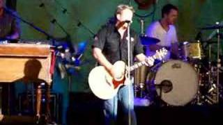 Pat Green singing Dixie Lullaby