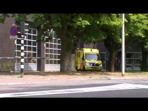 Ambulance 15-111 Delft met hevige spoed naar de Westblok