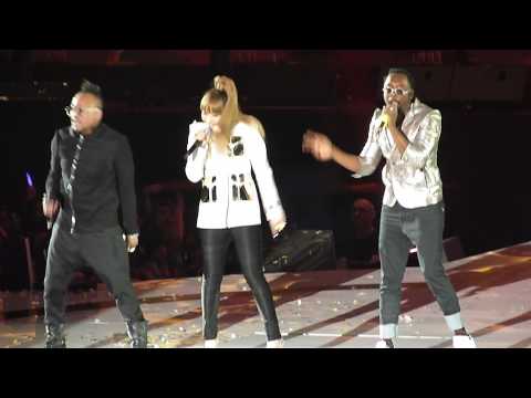 [FANCAM] 111129 Will.i.am, apl.de.ap, CL COLLAB - Where is the love  @ MAMA in Singapore