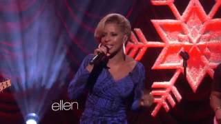 Mary J. Blige Performs &#39;This Christmas&#39;2606