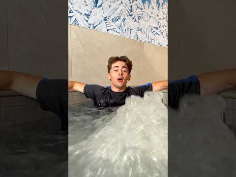 LES JEUNES DANS UNE PISCINE🫧🤣#humour #shorts