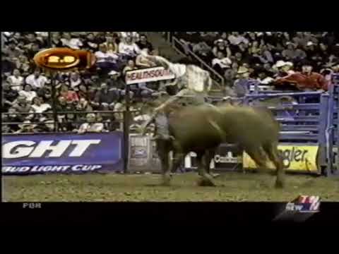 Locomotive Breath bucks Justin McBride - 02 PBR CO Springs