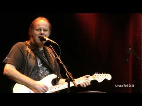 Videoclip de Lifestyle Of The Rich And Famous — Walter Trout