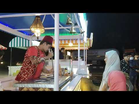 ಐಸ್ ಕ್ರೀಮ್ ಪಡಕೊಳ್ಳಲು ಕಷ್ಟ ಪಡುತ್ತಿರುವ ಮಕ್ಕಳು.Struggling to get ICE CREAM THE MARAS, Turkish Delights