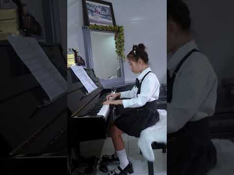 gracellyn tan (9yo) playing jive hoot by B.brookmeyer