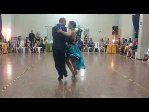 Ariel y Adriana en  la Milonga La Porteña