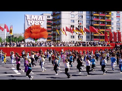 Orchester des Tanzensembles der DDR - Sein rotes Banner (DDR, 1971)
