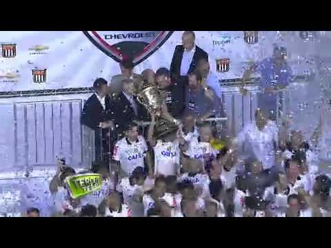 Corinthians levanta taça do Paulistão 2013