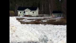 preview picture of video 'Isen går - Jää lähtee - Ice is breaking up MVI_1043.MOV'