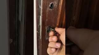 kilitli oda kapısı nasıl açılır. How to open a locked room door. كيفية