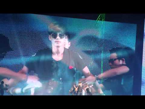 110918 WORLD RUNWAY FASHIONQUAKE - SE7EN