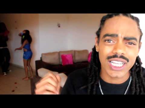 CLIP. LITTLE ESPION MI NUH WAN