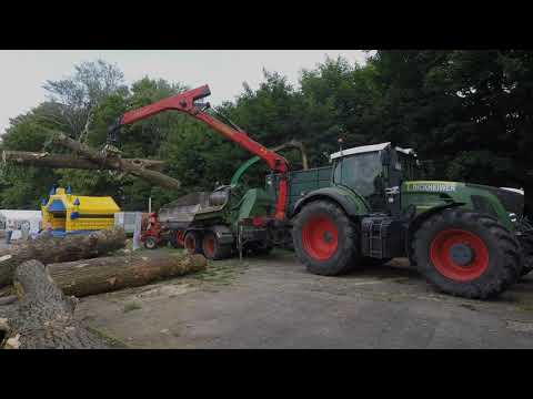 [Treckertreff Frömern] Holz hacken mit Fendt