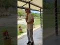 El borracho bailando con una cerveza