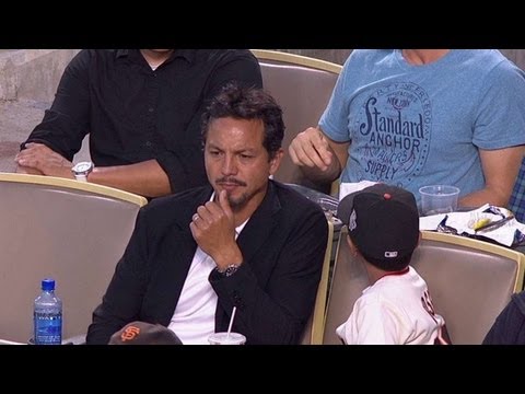 SF@LAD: Actor Benjamin Bratt takes in Dodgers game