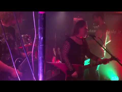 Miss Eliana in Rock - Shoot to thrill (live)