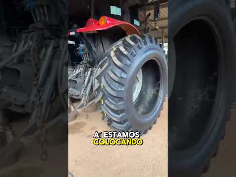 Hoje foi dia de montar 2 pneus agrícolas na cidade de bela vista de Goiás,baiano sabe o que faz.🚜🚜