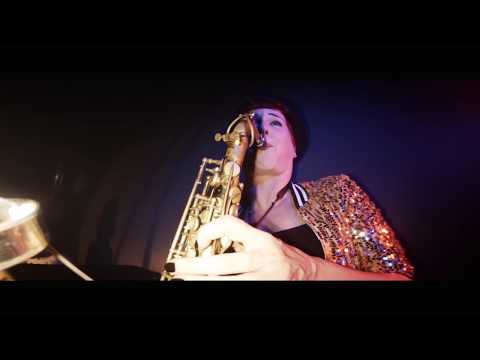 Djane Simoné featuring Saxophonistin Michelle Labonte