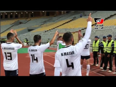 لاعبو النجمة اللبنانية يحيون مشجعيهم عقب التعادل أمام الأهلي وسط هتافات «أبطال الدوري»