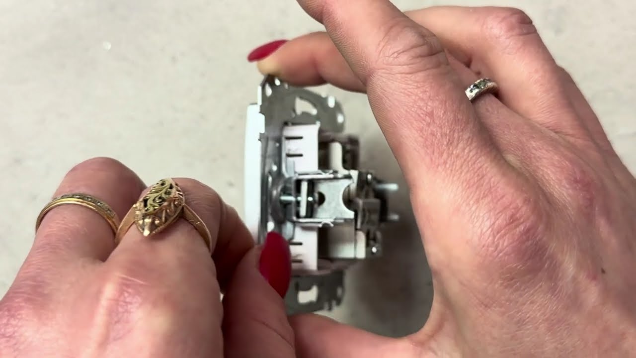 Розетка телевизионная конечная SCHNEIDER Sedna Design алюминий